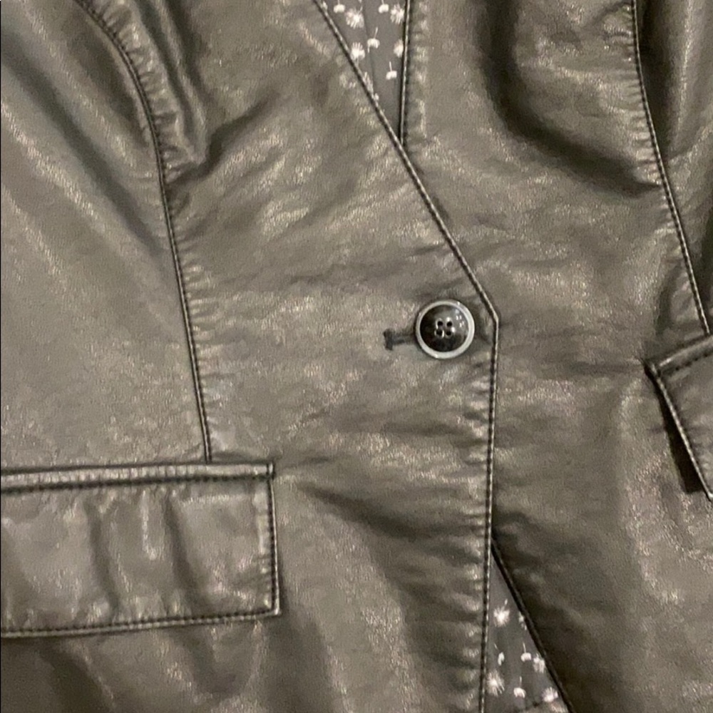 Black Rivet - Picture 3 of 4